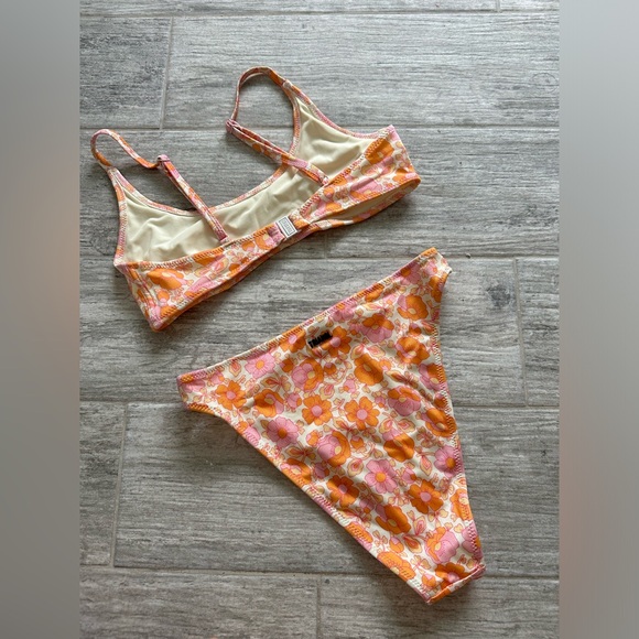 TRIANGL Floral Bikini Set - Picture 2 of 5